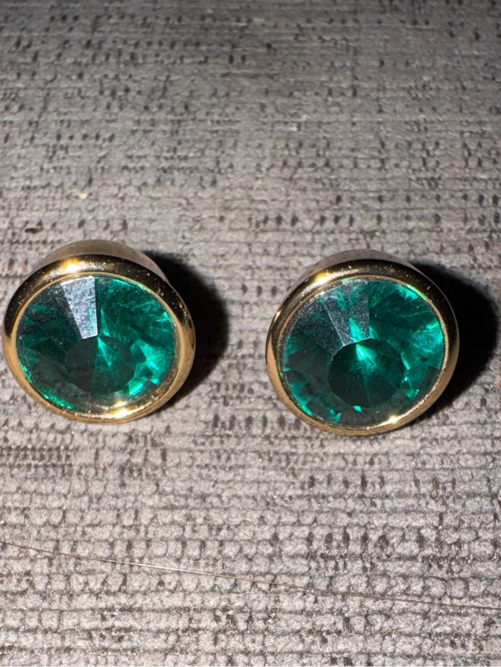 Vintage Emerald Green Faceted Crystal Bezel Set Stud Earrings .5”